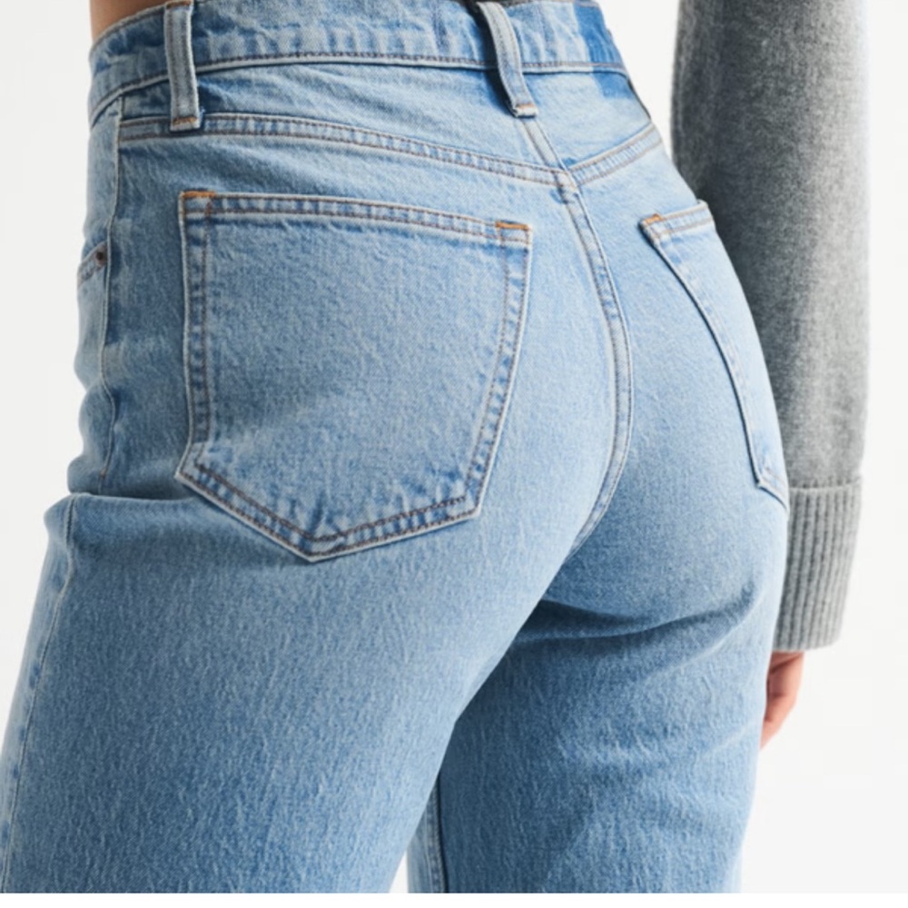 Abercrombie & Fitch The 90’s Ultra High Rise Straight Jeans Size 28